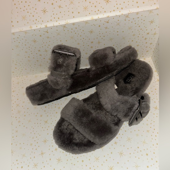 Ugg slippers💗 - Picture 1 of 3